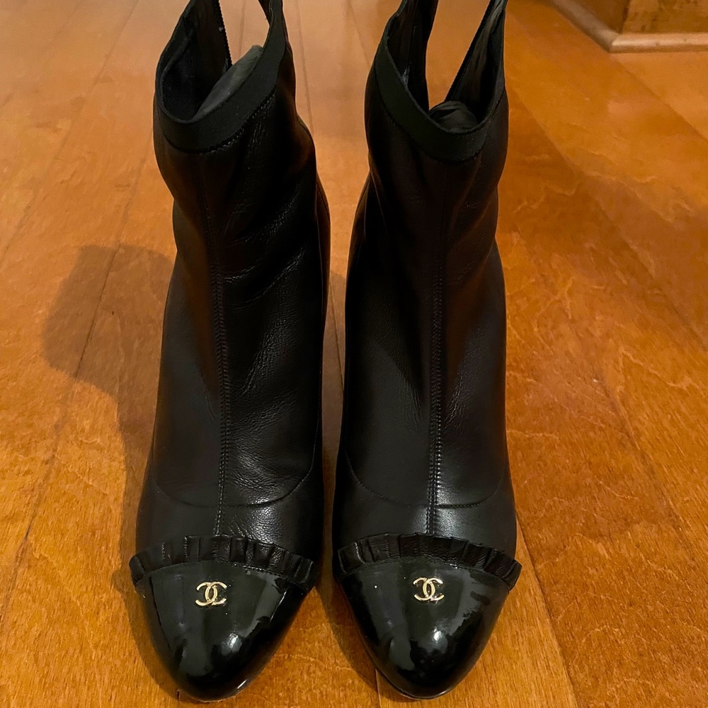 CHANEL booties 39.5